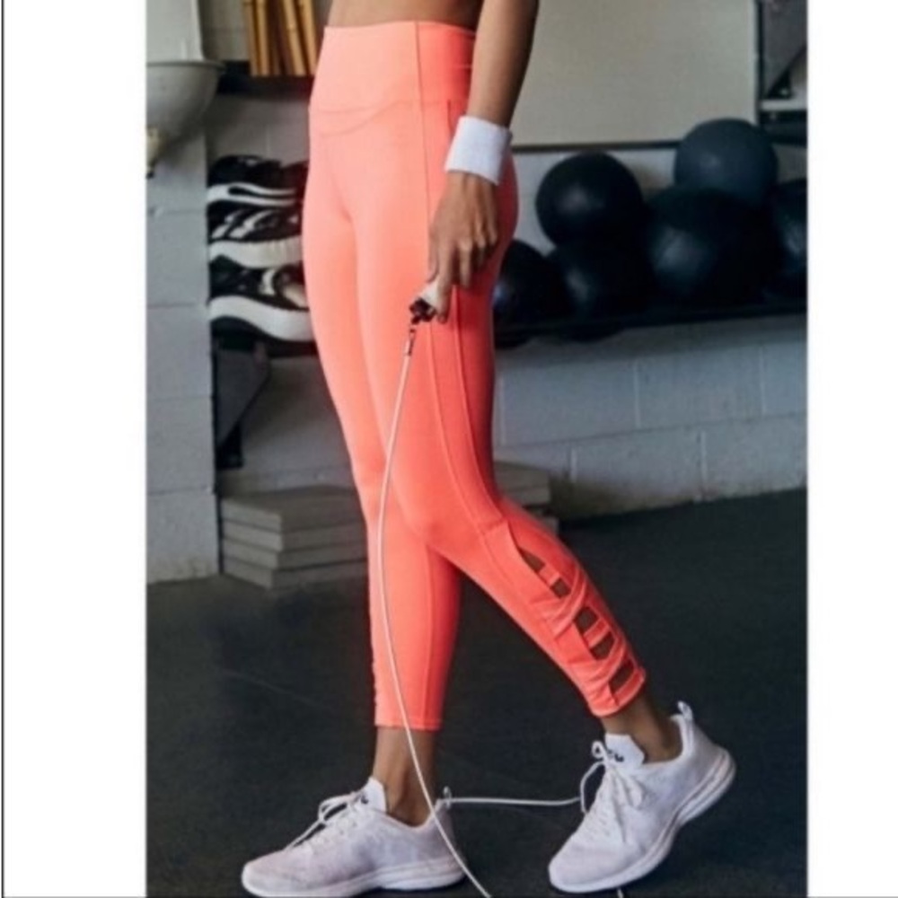 NWOT FREE PEOPLE movement very Prairie leggings in papaya punch size small